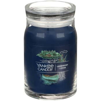 Lakefront Lodge Signature Candle ( chata pri jazere ) - Vonná sviečka
